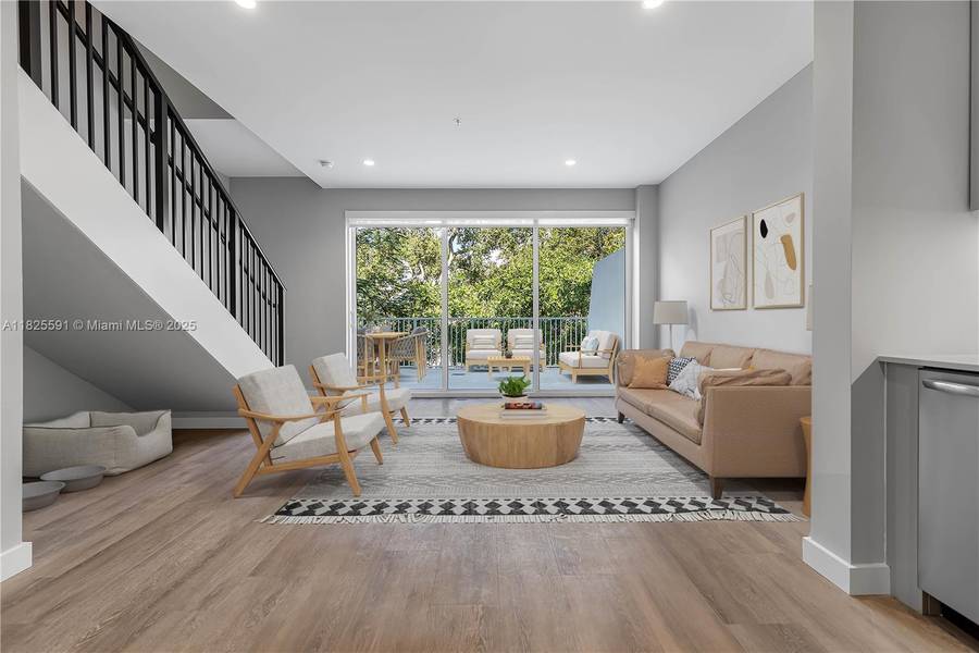3335 Thomas Ave #214, Coconut Grove, FL 33133