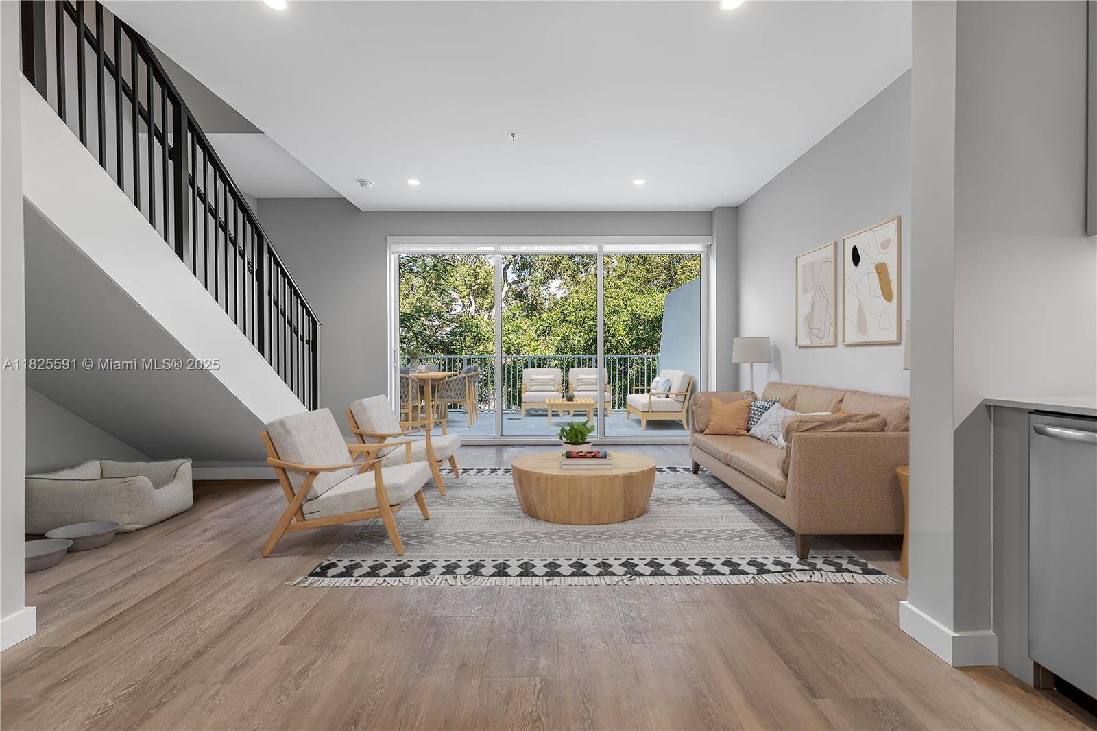 3335 Thomas Ave #214, Coconut Grove, FL 33133