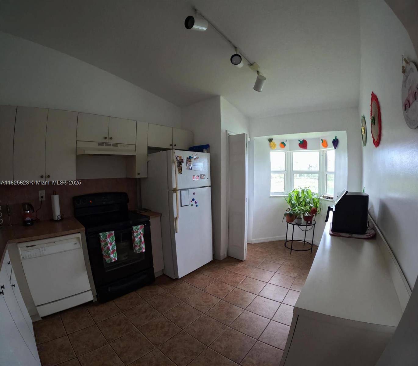 Homestead, FL 33033,985 NE 34th Ave #203