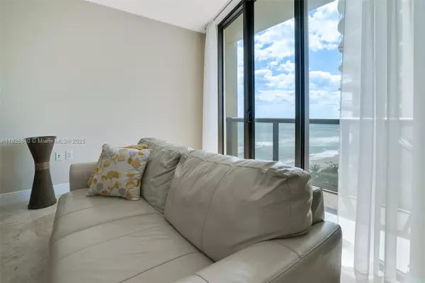 Sunny Isles Beach, FL 33160,16275 Collins Ave #902