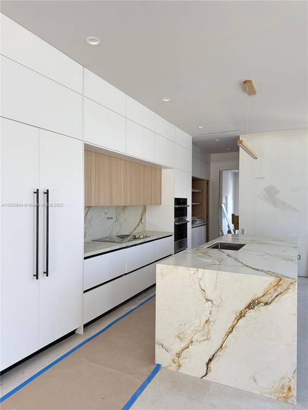 808 NE 17th Ter, Fort Lauderdale, FL 33304