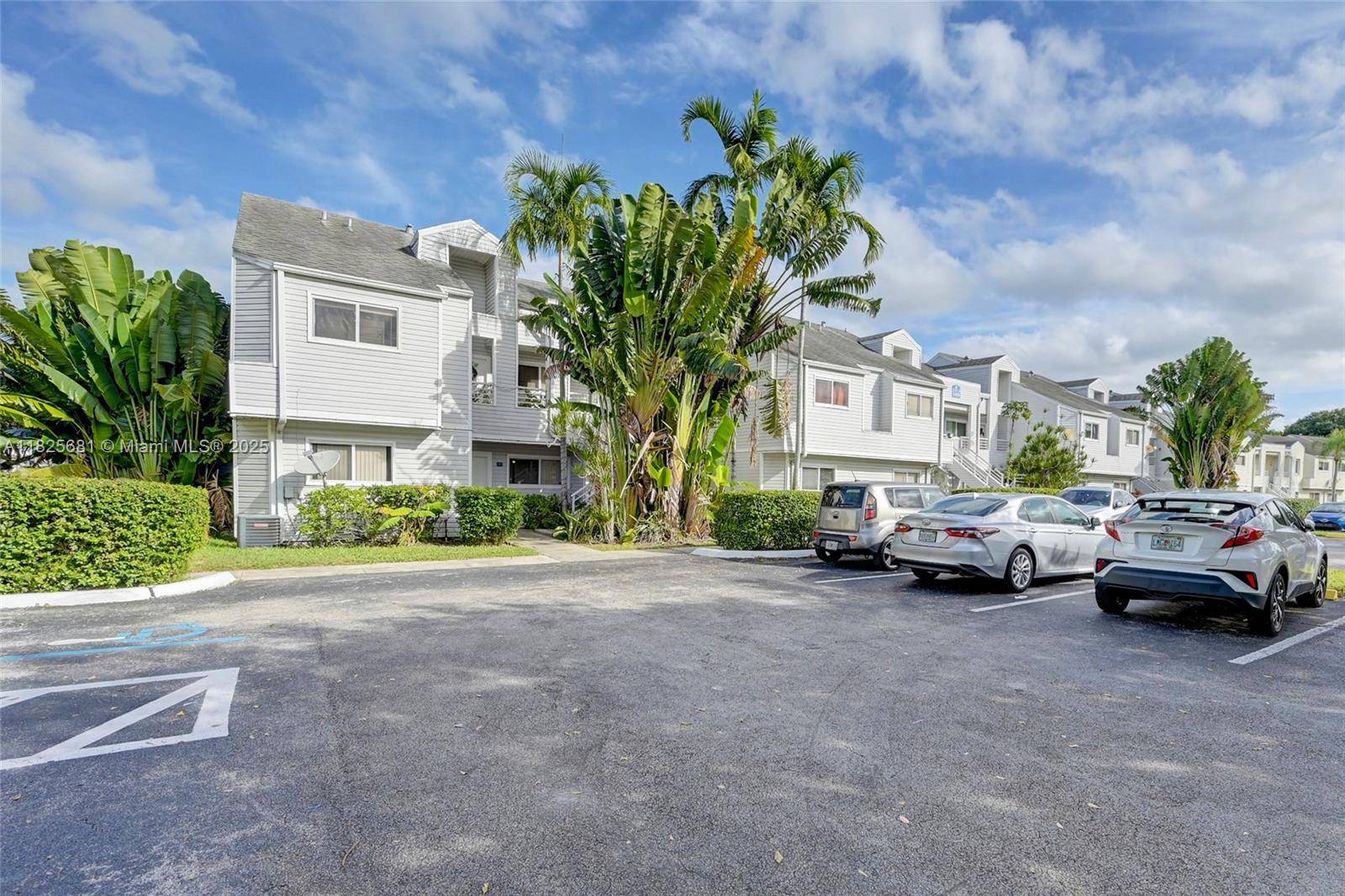 Oakland Park, FL 33309,3453 NW 44th St #107