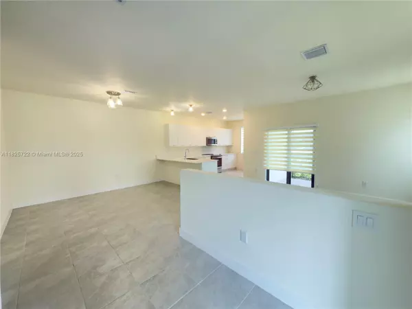 Doral, FL 33166,8317 NW 45th St