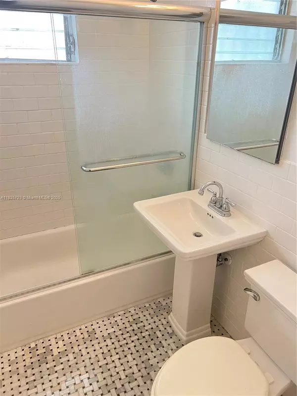 Miami, FL 33138,550 NE 76th St #2