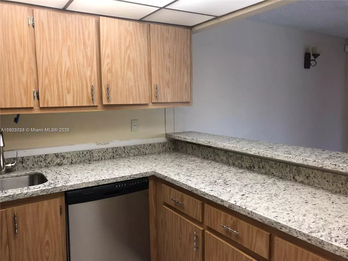 Hollywood, FL 33023,5995 Washington St #233