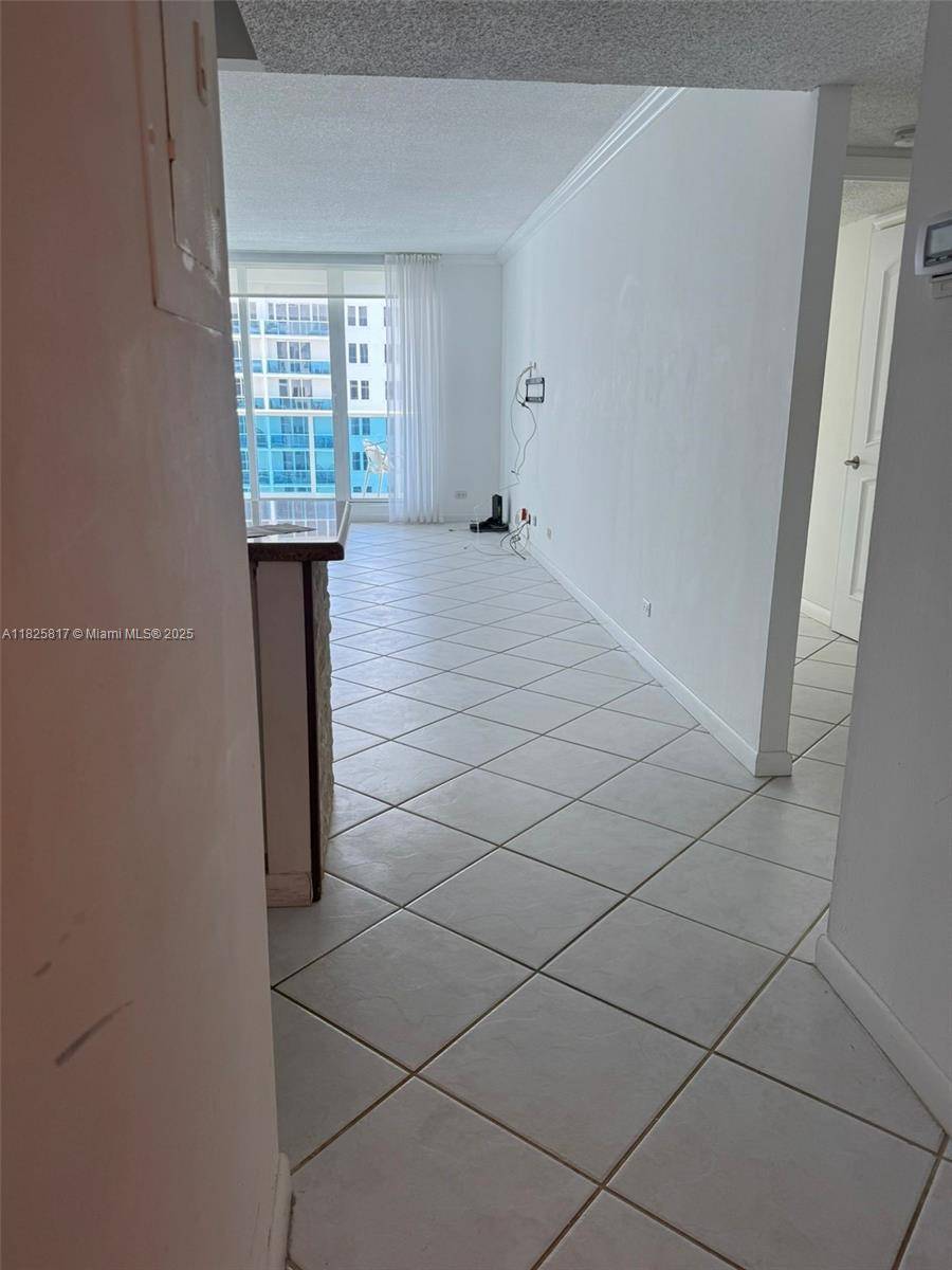 Miami Beach, FL 33139,2301 Collins Ave #1418