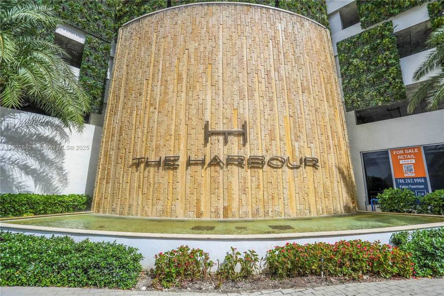 16385 Biscayne Blvd #1918, North Miami Beach, FL 33160