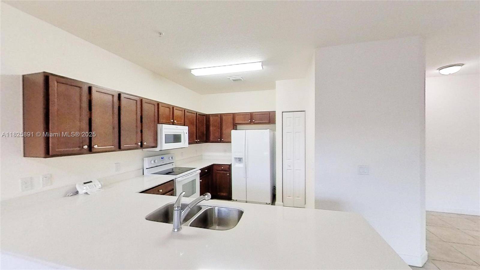 260 NW 109th Ave #214, Miami, FL 33172