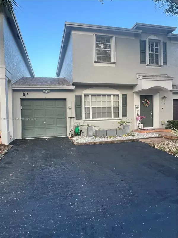 Tamarac, FL 33321,6010 Red Plum Ct #477