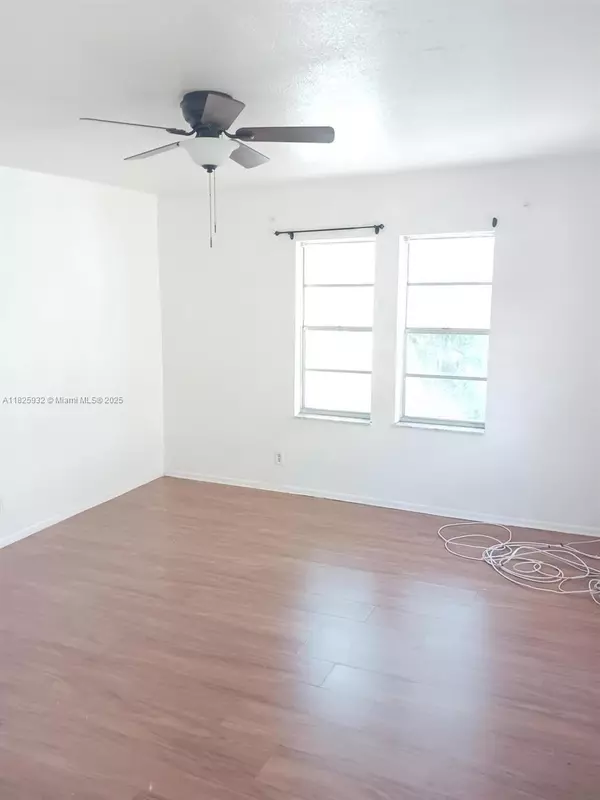 West Palm Beach, FL 33401,706 9th St #2