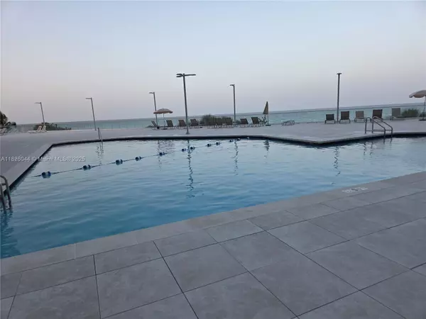 Miami Beach, FL 33141,7135 Collins Ave #424