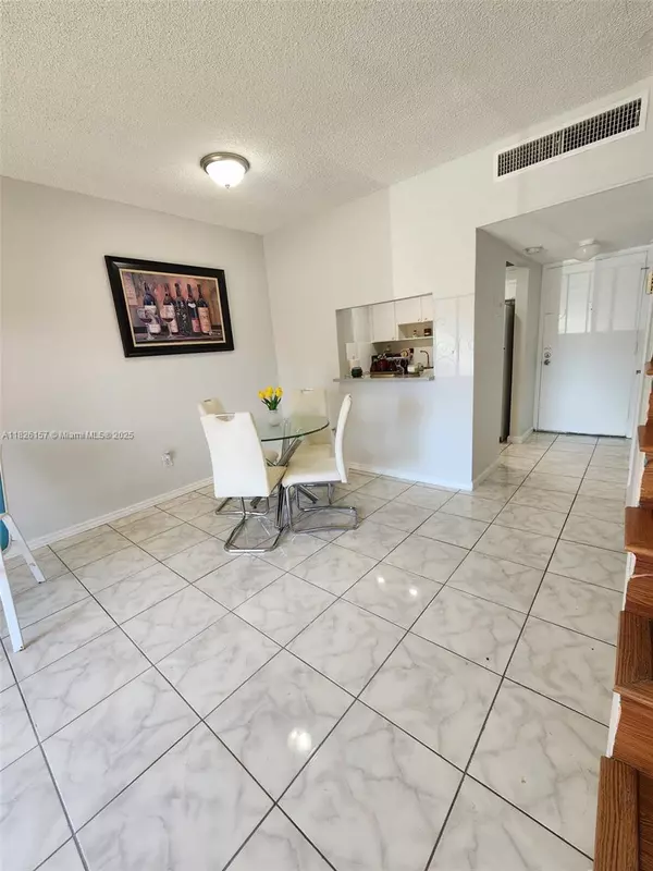 Hialeah, FL 33012,1305 W 53rd St #407