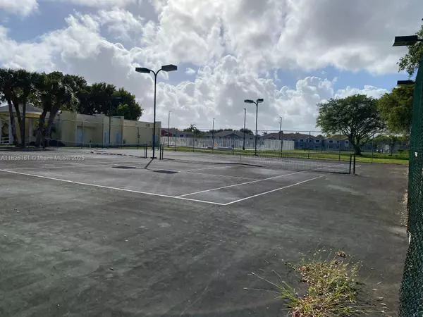 Cutler Bay, FL 33190,10350 SW 220th St #256