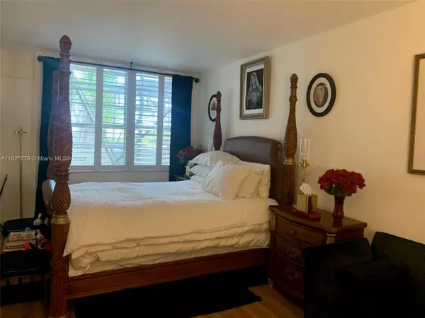 Miami Beach, FL 33139,100 Lincoln Rd #315