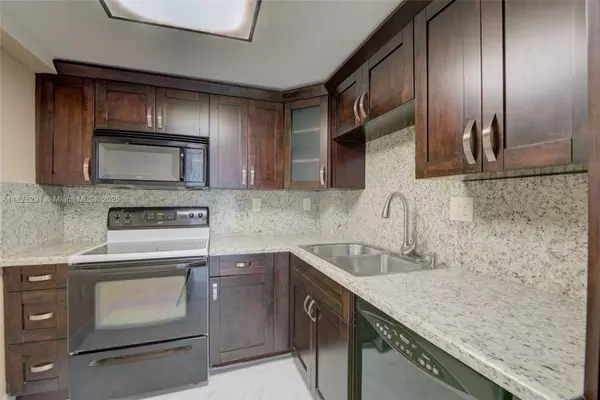 Miami Beach, FL 33139,1621 Collins Ave #708