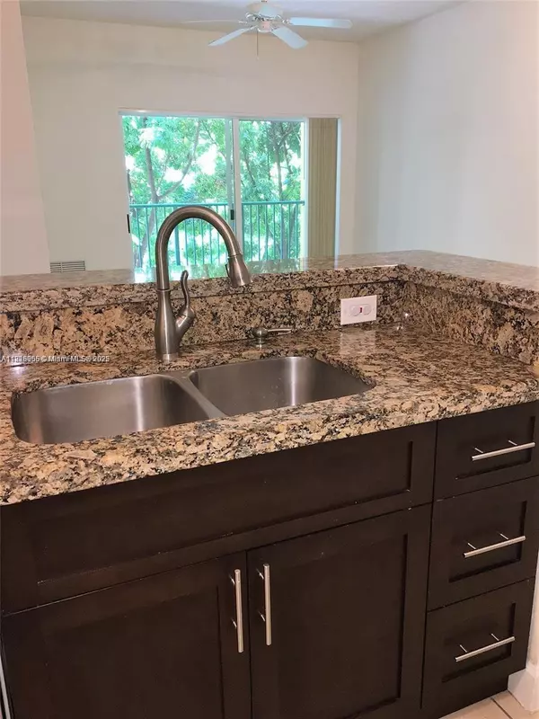 South Miami, FL 33143,6001 SW 70th St #324