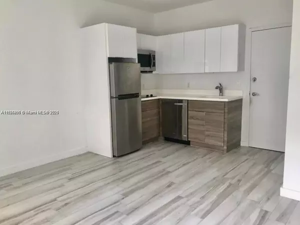 Miami Beach, FL 33139,1560 Meridian Ave #206