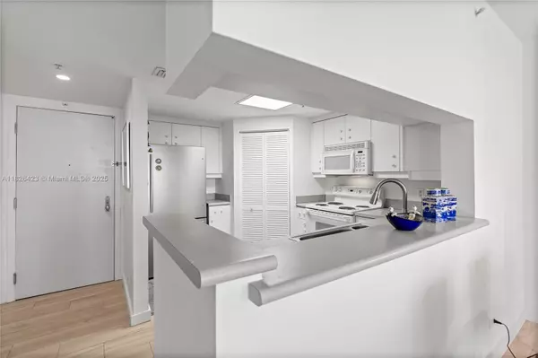 Miami, FL 33131,701 Brickell Key Blvd #1408