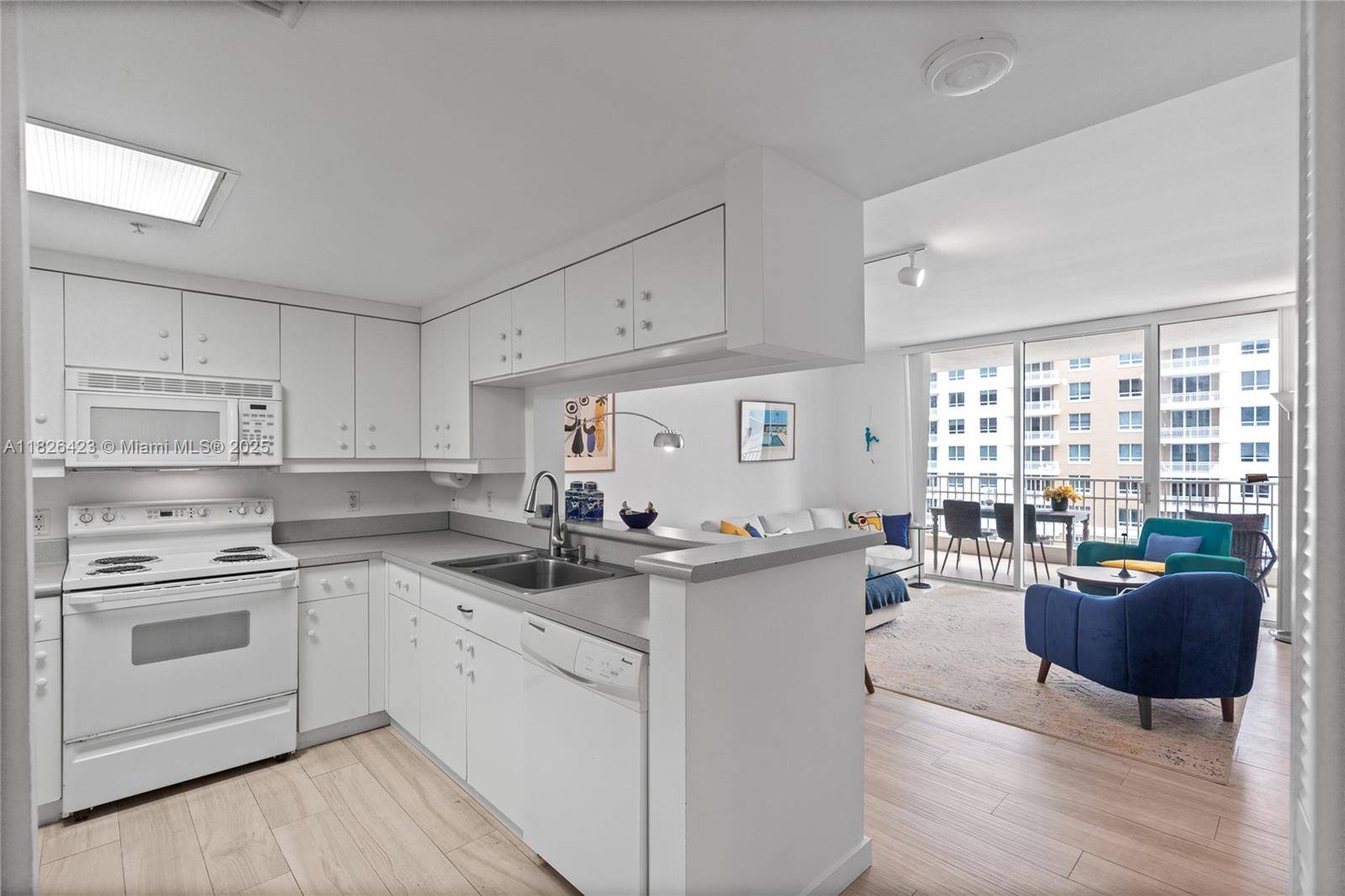 Miami, FL 33131,701 Brickell Key Blvd #1408
