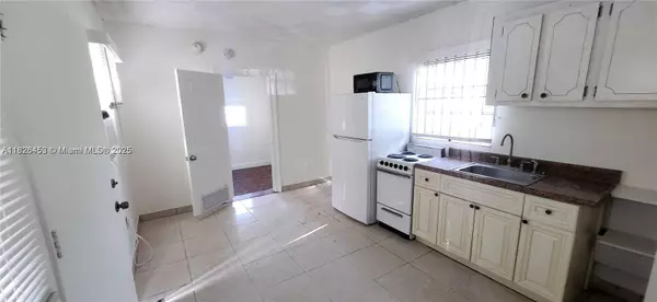 Miami, FL 33137,119 NE 56th #4