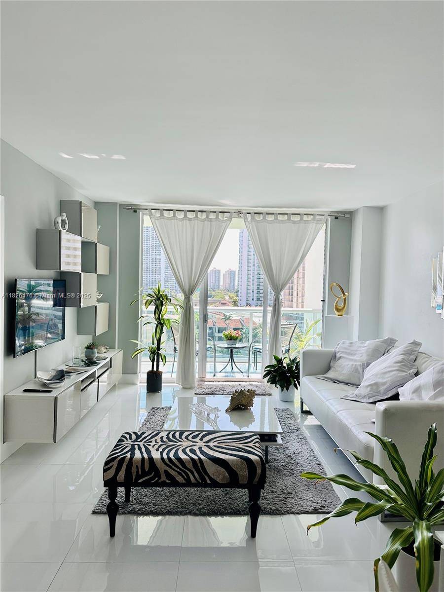 Sunny Isles Beach, FL 33160,19390 Collins Ave #911