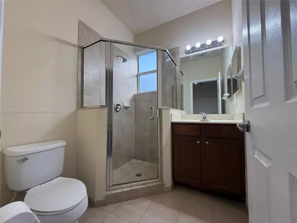 Miami, FL 33196,17067 SW 93rd St #Studio
