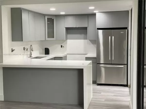 Miami, FL 33179,671 NE 195th St #228E