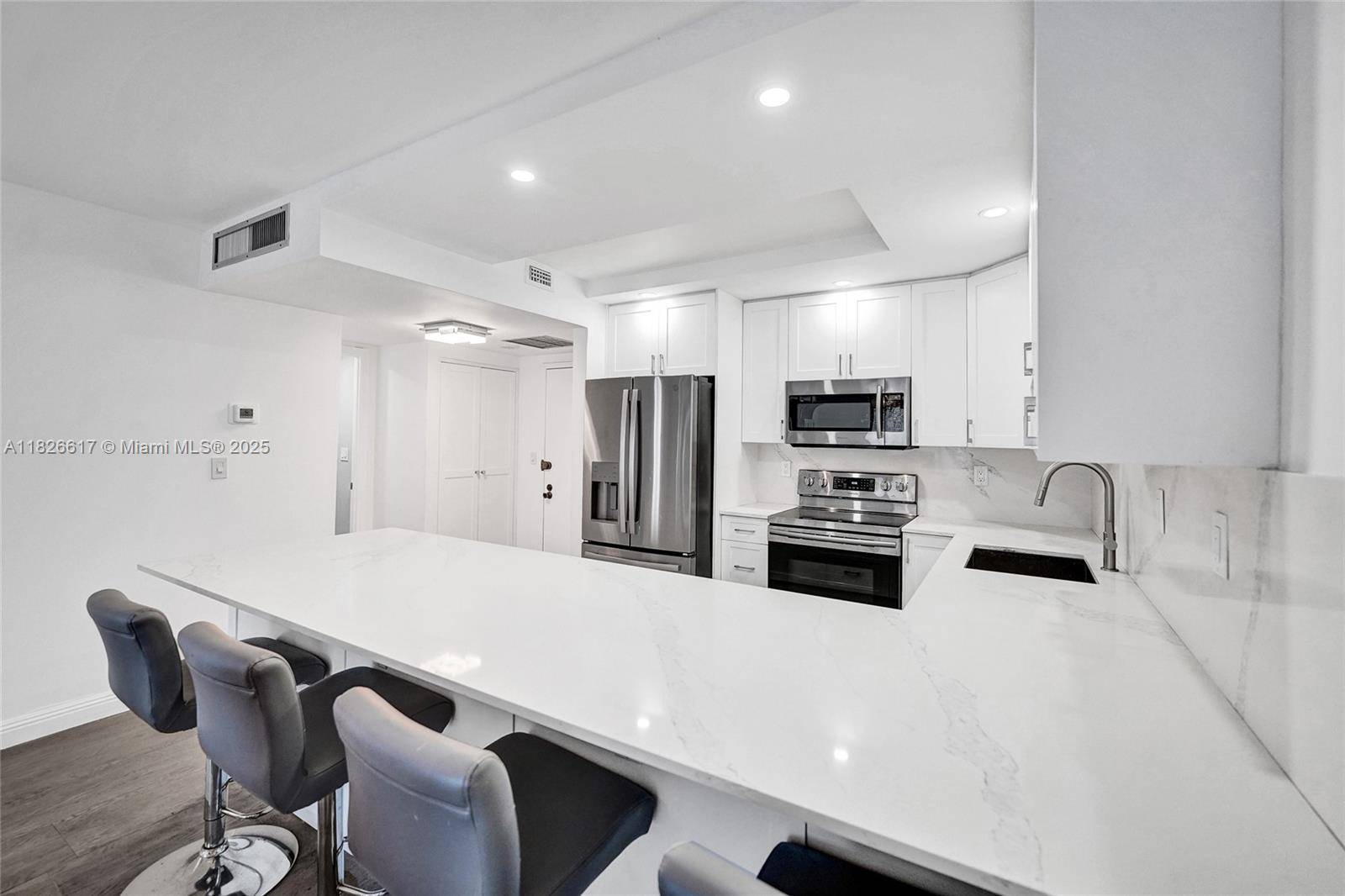 600 Three Islands Blvd #1016, Hallandale Beach, FL 33009
