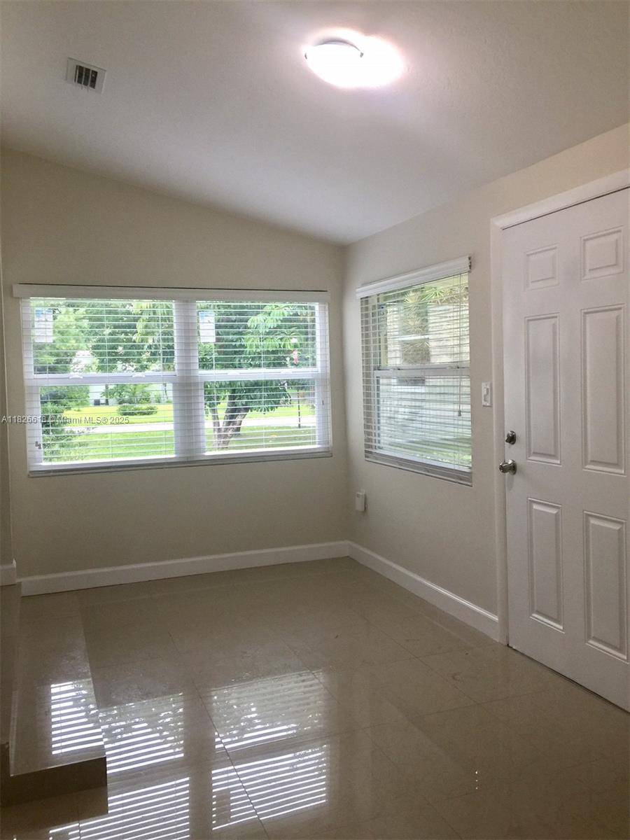 Biscayne Park, FL 33161,1155 NE 119 St #1