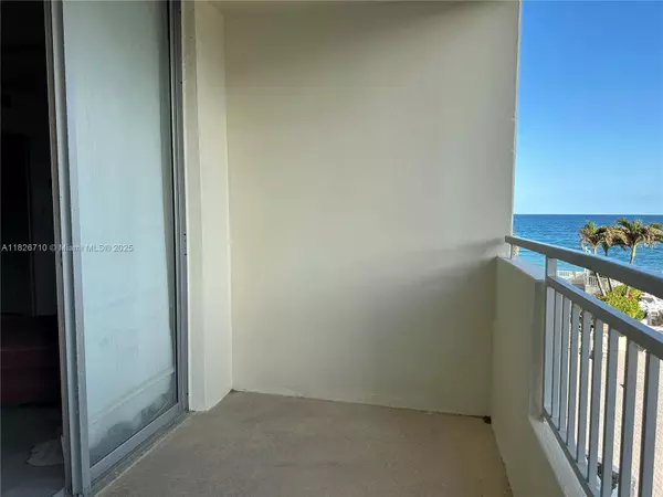 Hallandale Beach, FL 33009,3180 S Ocean Dr #209