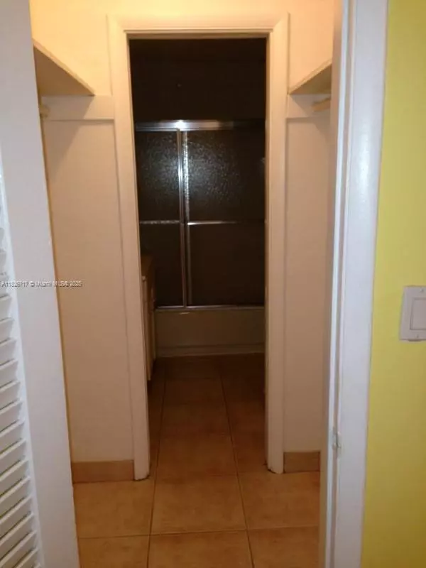 Miami, FL 33162,1460 NE 169th St #104