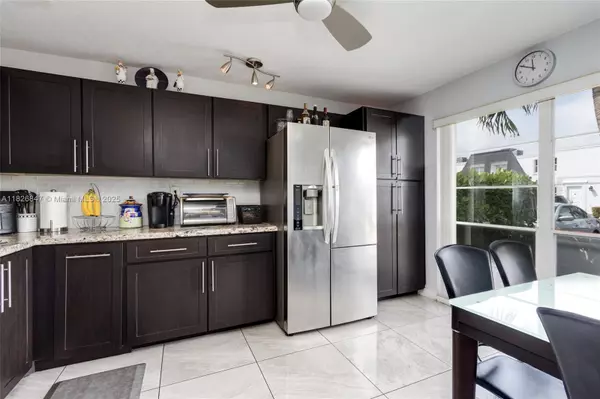 Hallandale Beach, FL 33009,912 NE 27th Ave