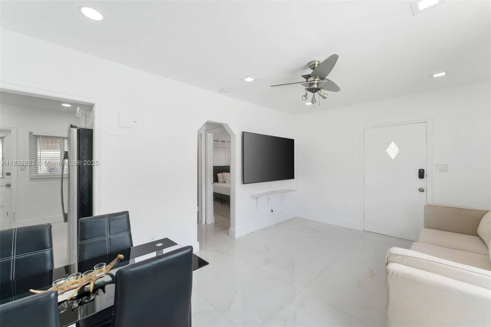 Hollywood, FL 33020,1722 Dewey St #1