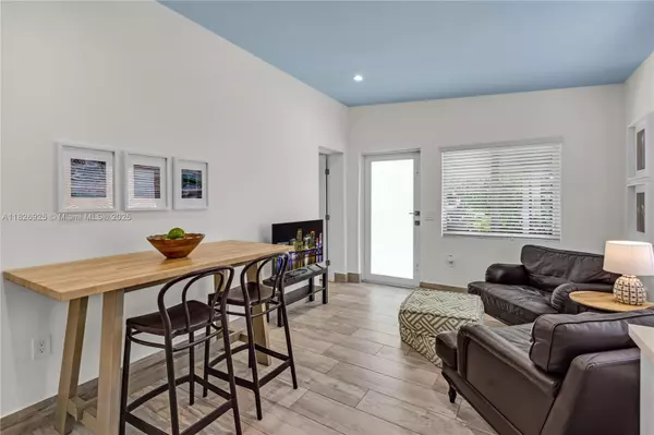 Coconut Grove, FL 33133,3850 Charles Ter