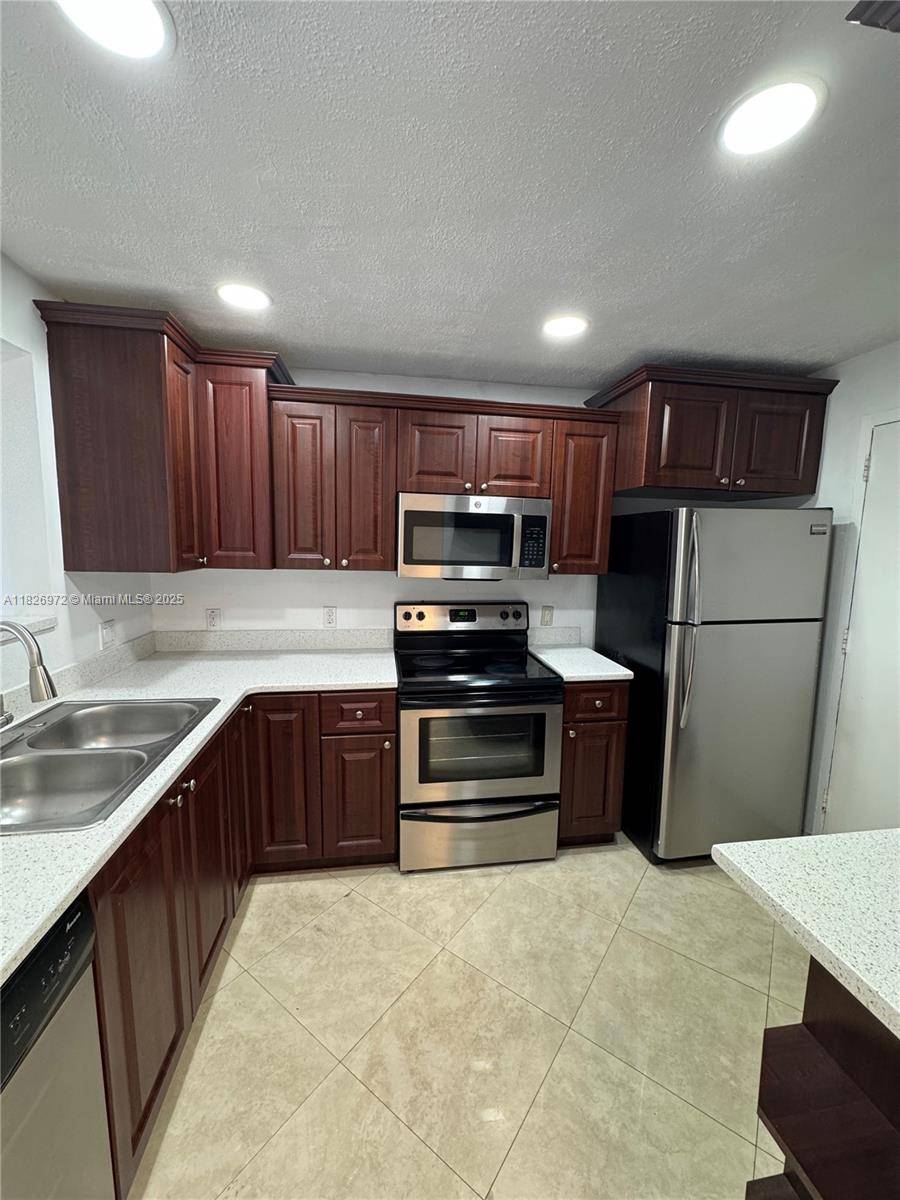 Lauderdale Lakes, FL 33313,4848 NW 24th Ct #322