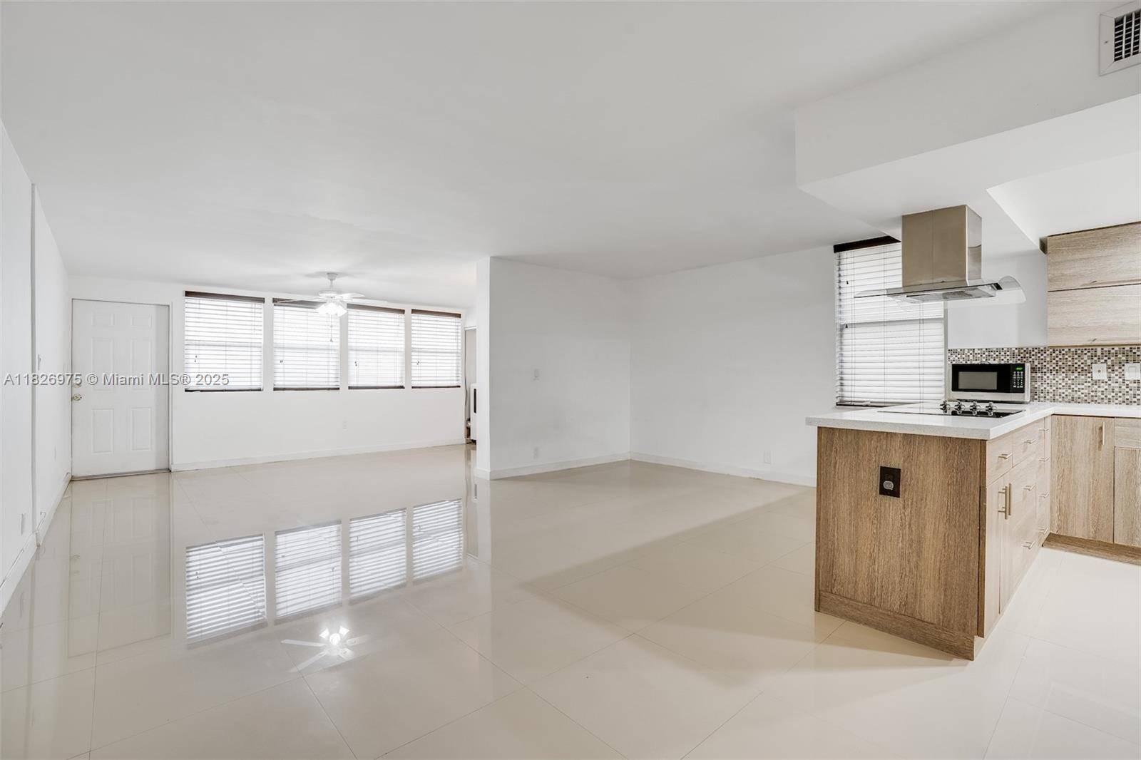 Aventura, FL 33180,20350 W Country Club Dr #120-4