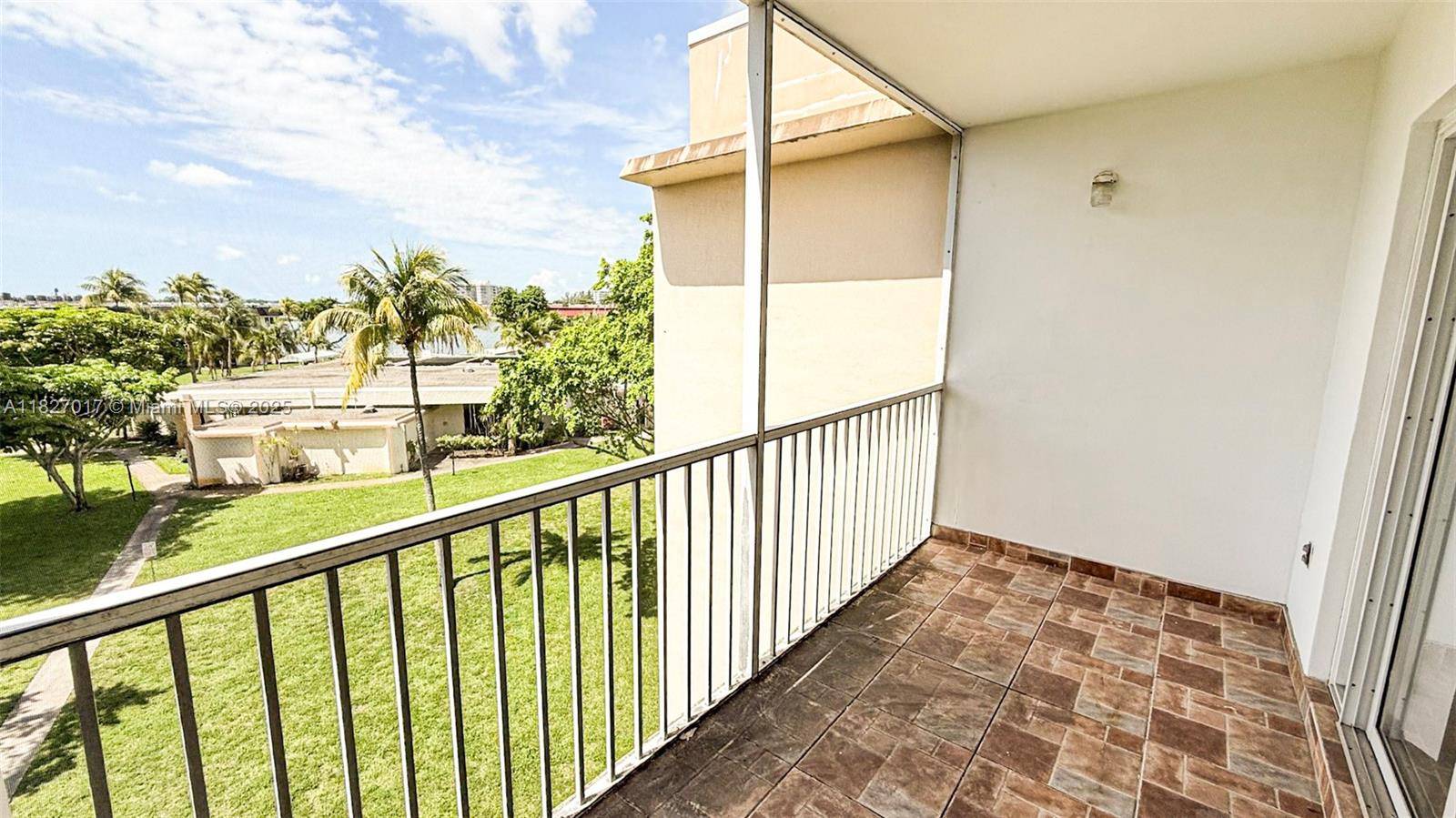 1450 NE 191st St #404, Miami, FL 33179