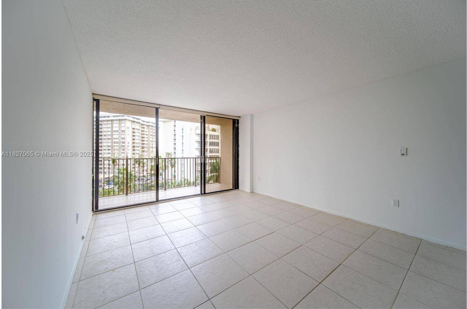 Miami, FL 33131,1450 Brickell Bay Dr #611