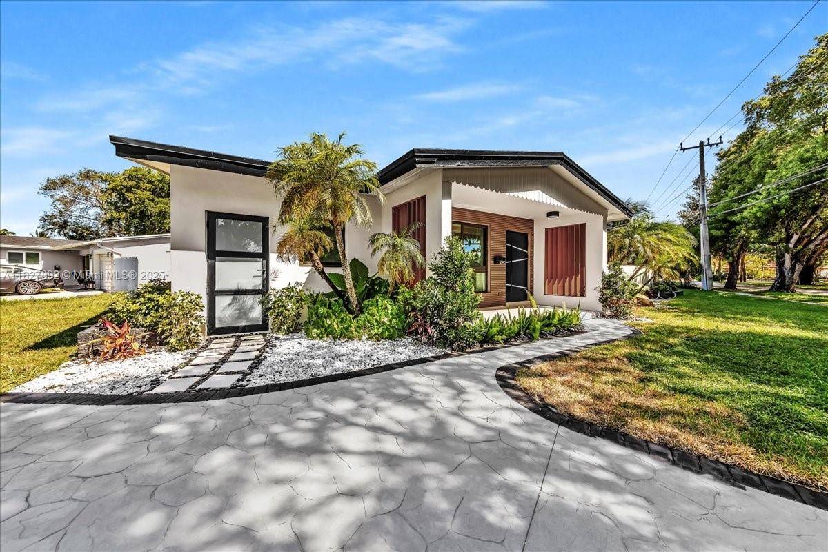 Plantation, FL 33317,5890 SW 13th St