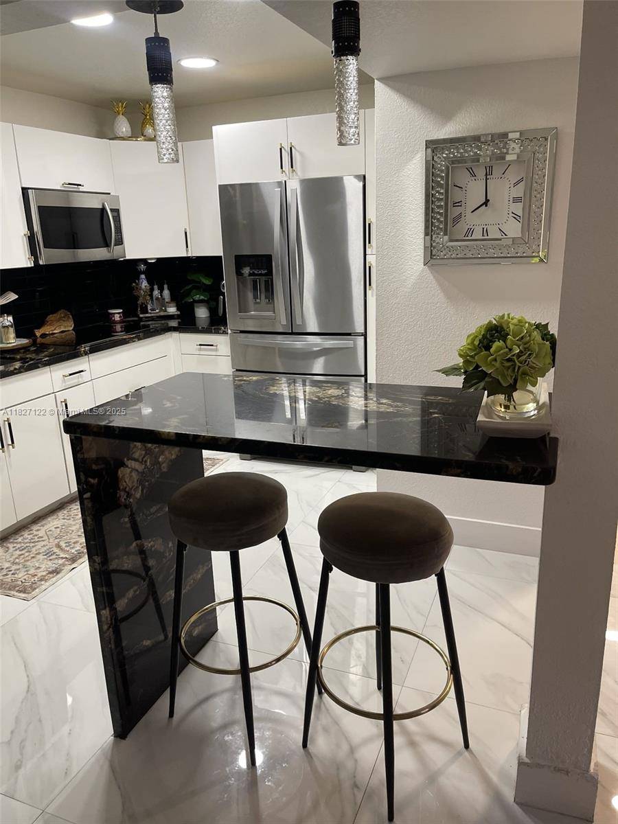 Miami Lakes, FL 33014,7120 Fairway Dr #L5