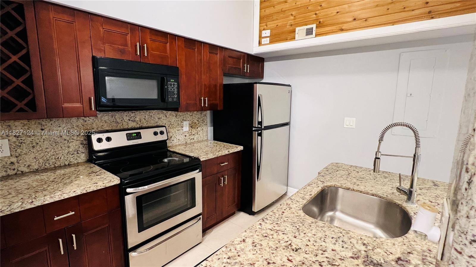 Oakland Park, FL 33309,2881 N Oakland Forest Dr #305