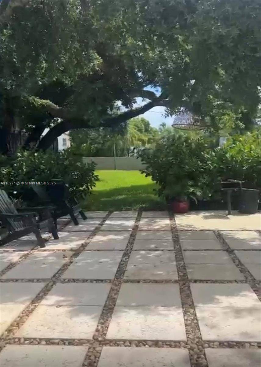 Miami, FL 33179,491 Ives Dairy Rd #302-5