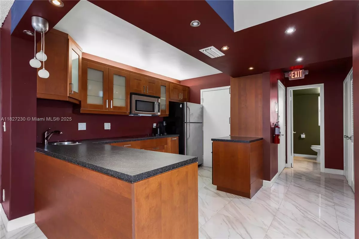 Bay Harbor Islands, FL 33154,9440 W Bay Harbor Dr #2A