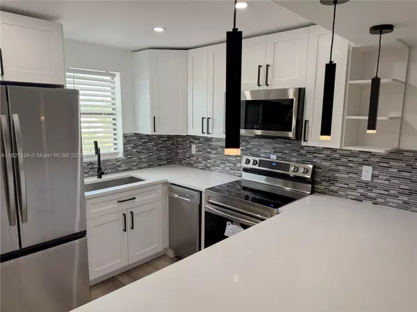 Boca Raton, FL 33428,9355 SW 8th St #402