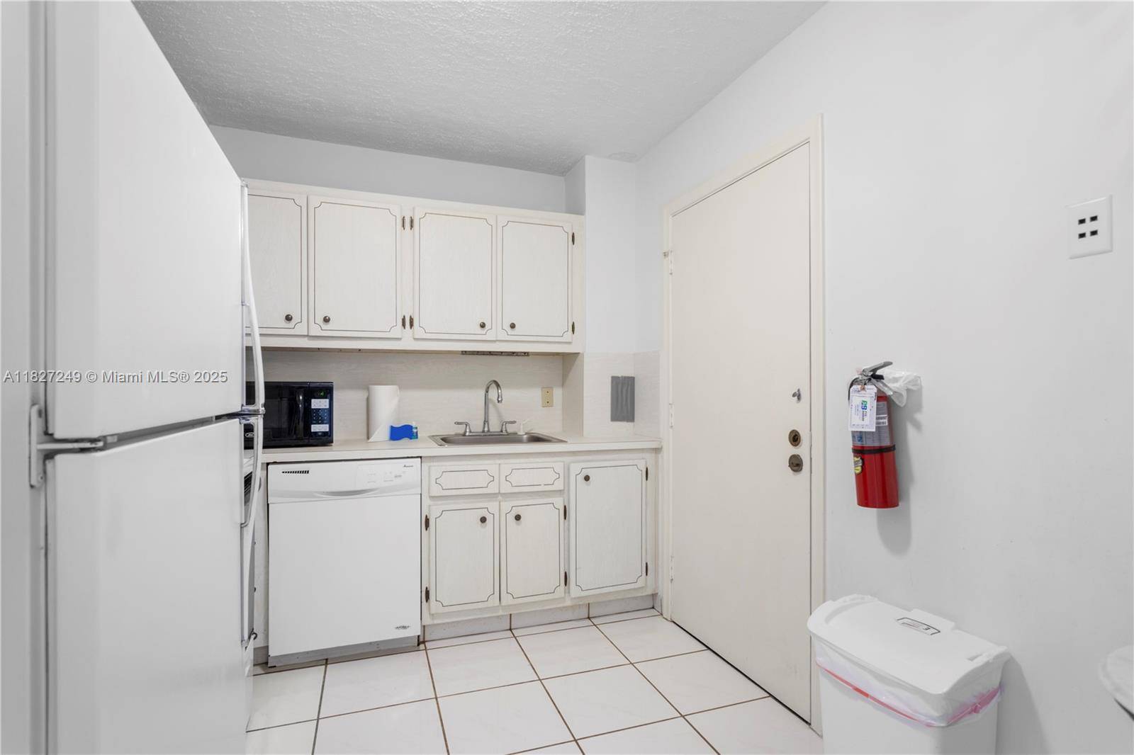 Bay Harbor Islands, FL 33154,9440 W Bay Harbor Dr #2B