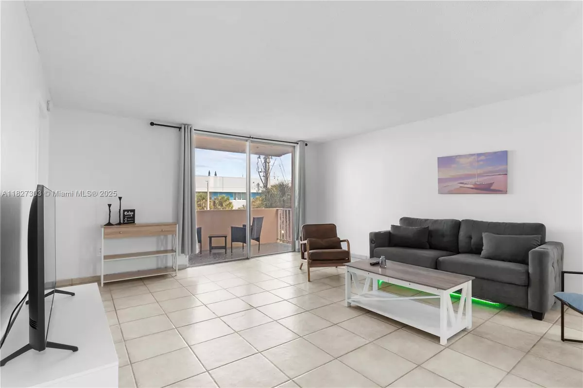 Bay Harbor Islands, FL 33154,9440 W Bay Harbor Dr #3A