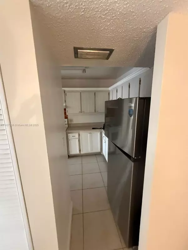 North Miami Beach, FL 33162,2025 NE 164th St #801