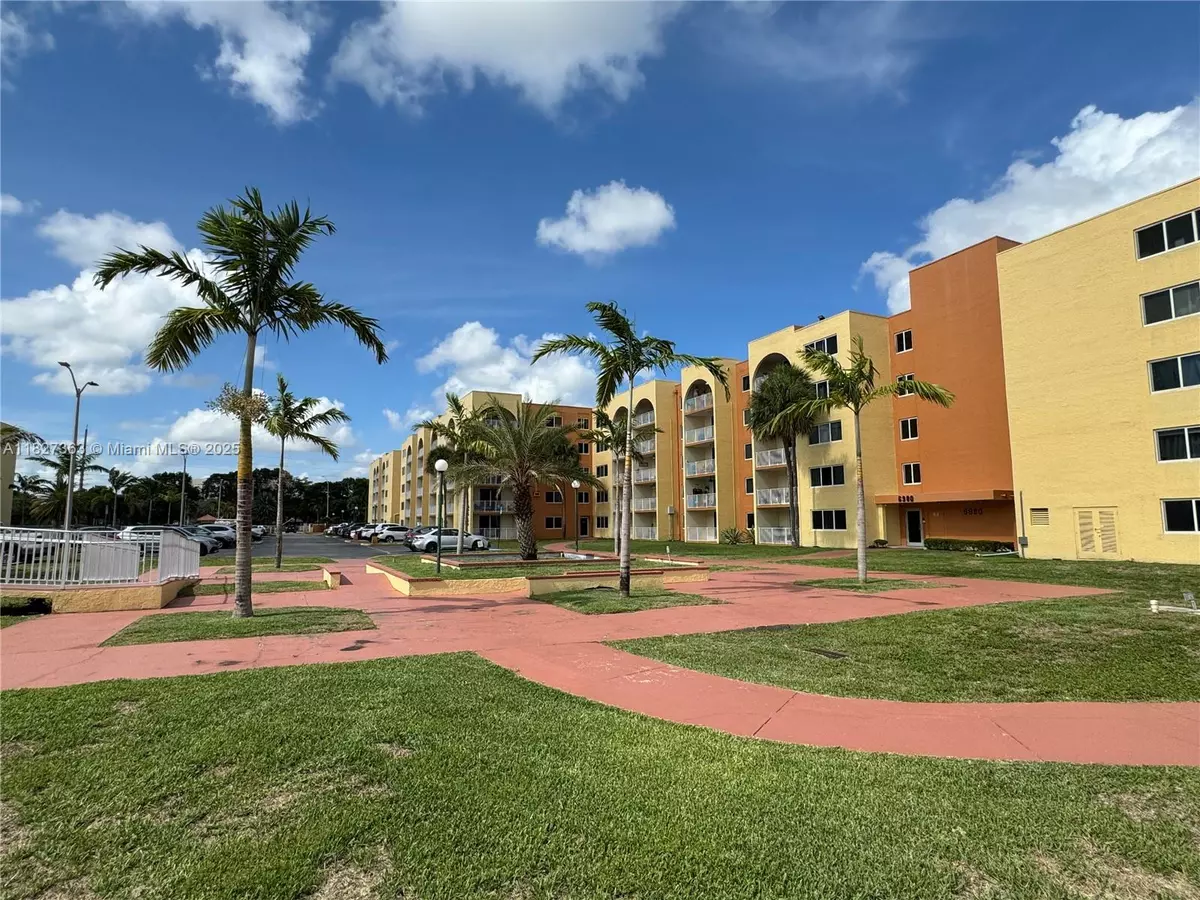 Hialeah, FL 33015,6970 NW 186th St #3-406