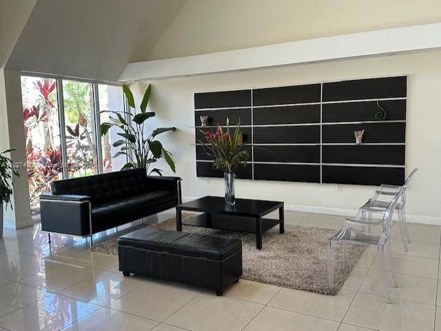 Weston, FL 33326,120 Lakeview Dr #109
