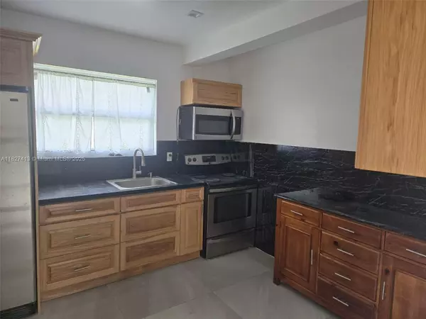 Fort Lauderdale, FL 33304,707 NE 15th St #1